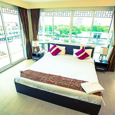 The Circle Residence Praia de Jomtien Exterior foto