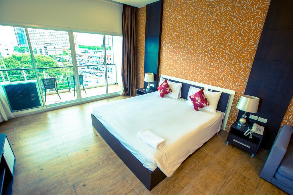 The Circle Residence Praia de Jomtien Exterior foto