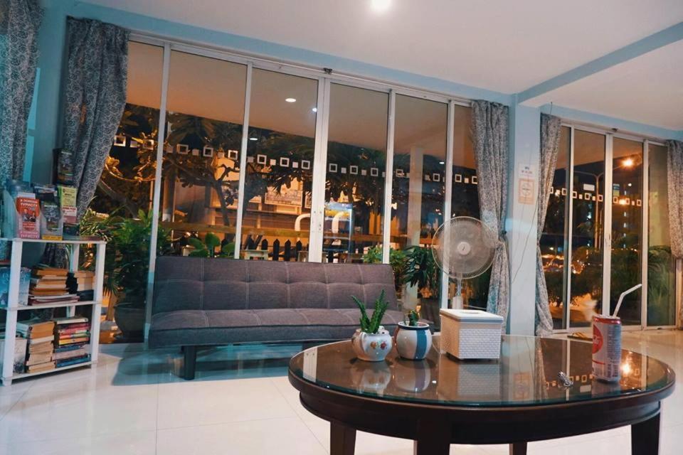 The Circle Residence Praia de Jomtien Exterior foto