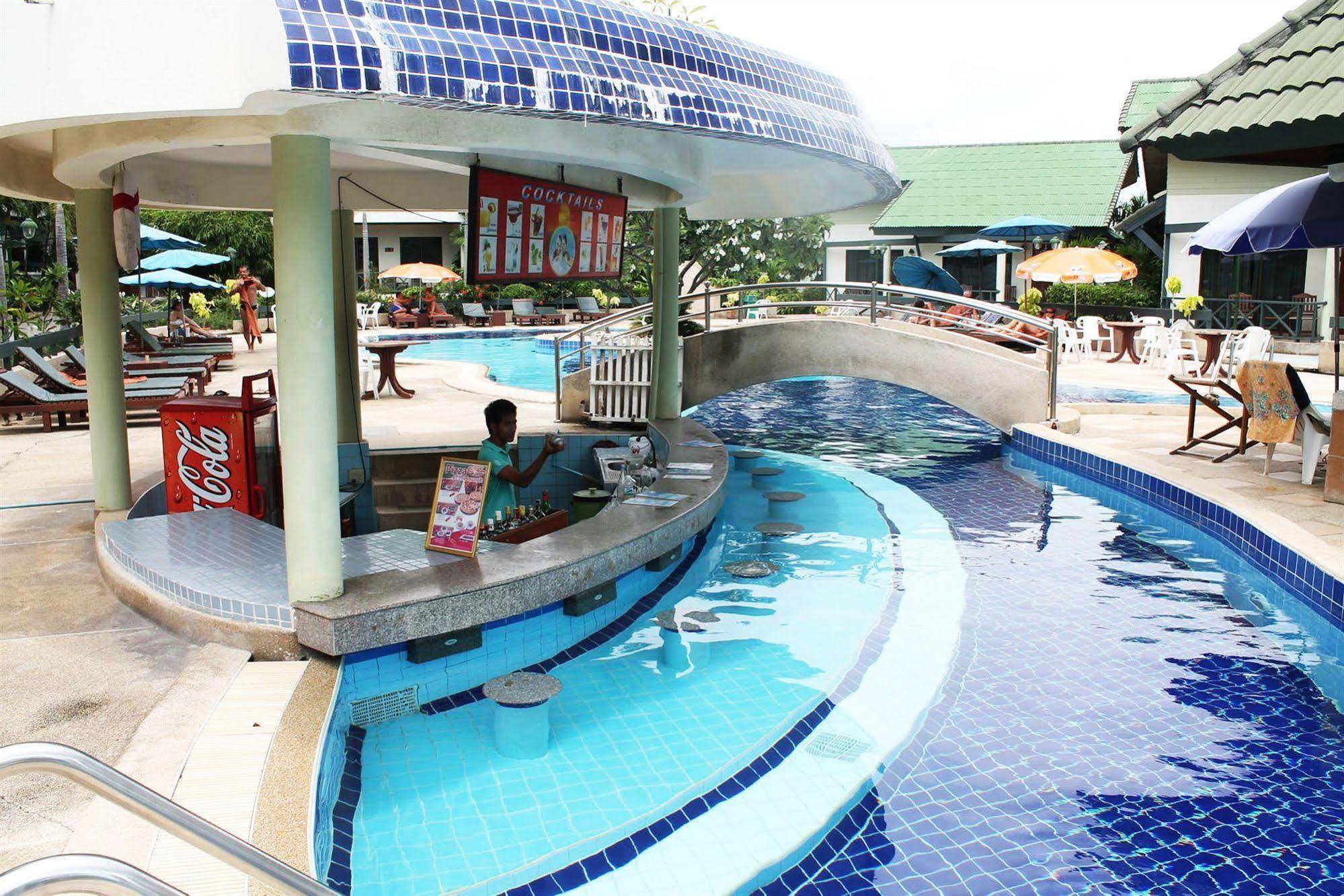 The Circle Residence Praia de Jomtien Exterior foto