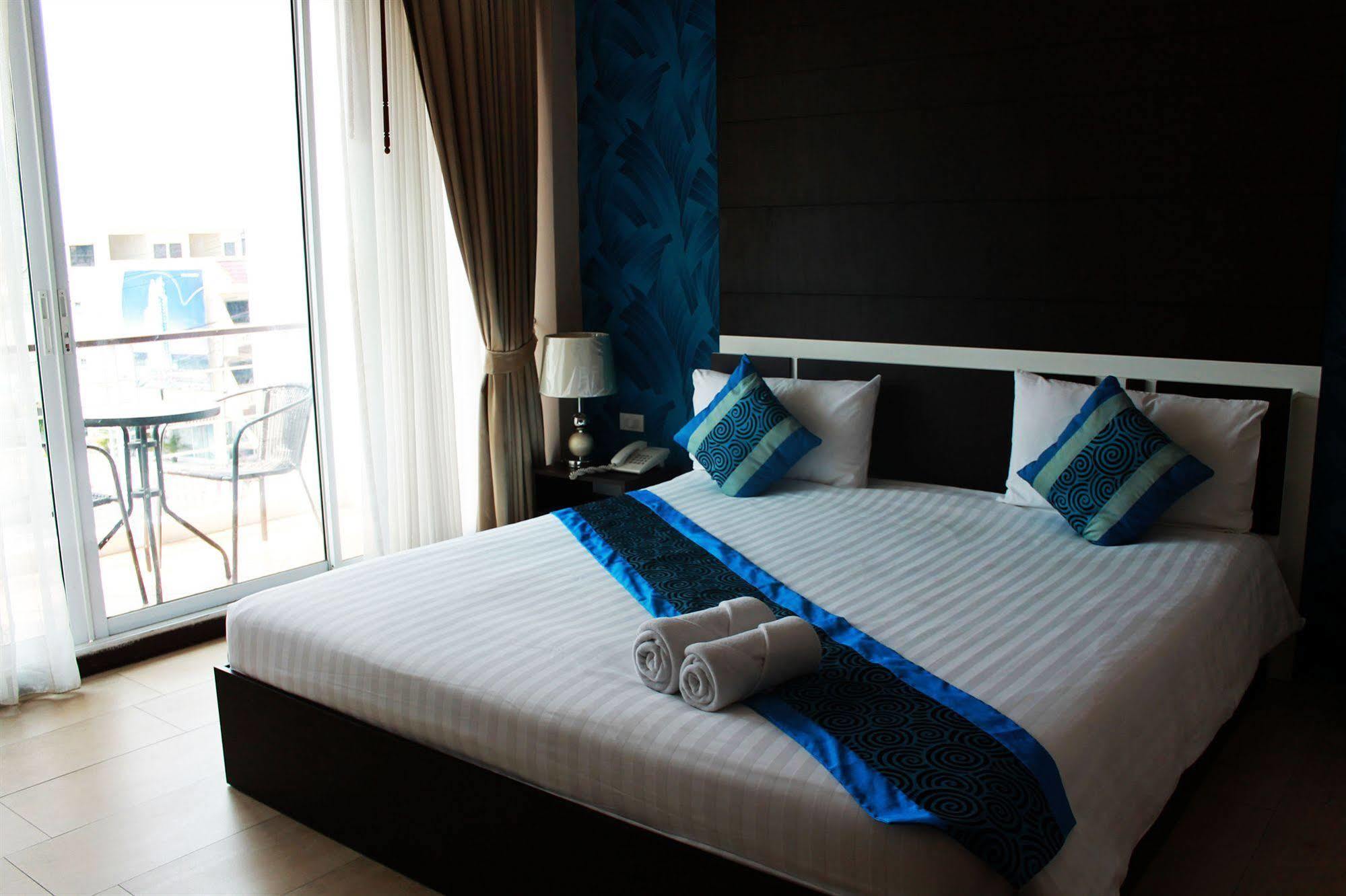 The Circle Residence Praia de Jomtien Exterior foto
