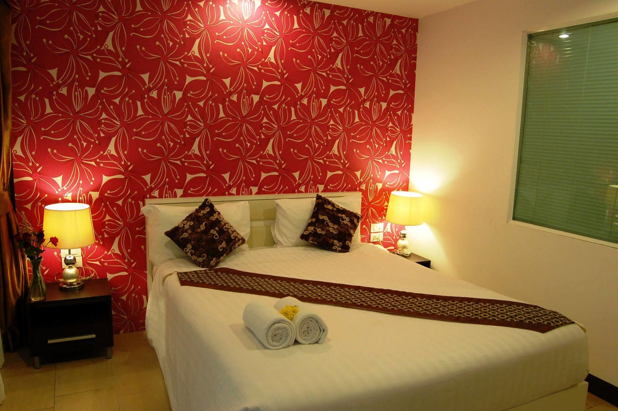 The Circle Residence Praia de Jomtien Exterior foto