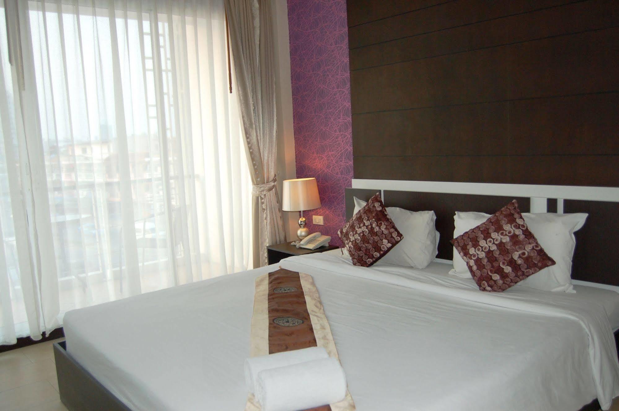 The Circle Residence Praia de Jomtien Exterior foto