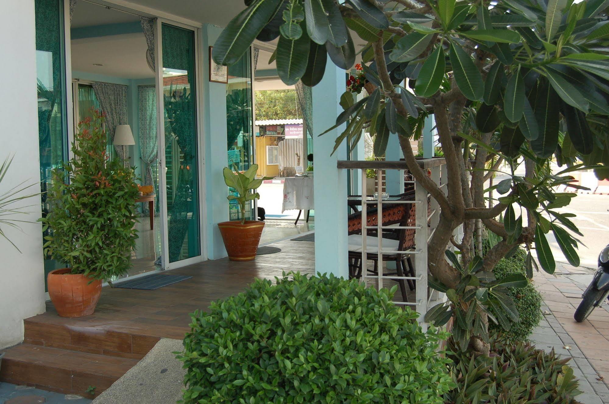 The Circle Residence Praia de Jomtien Exterior foto