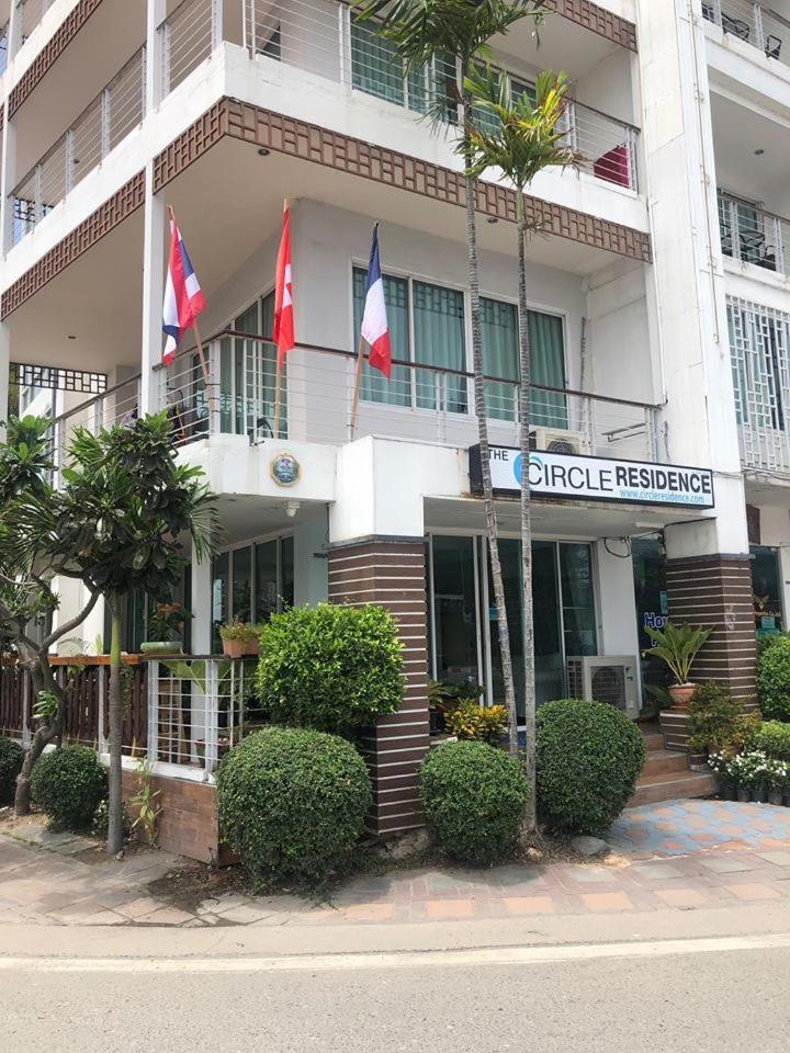 The Circle Residence Praia de Jomtien Exterior foto