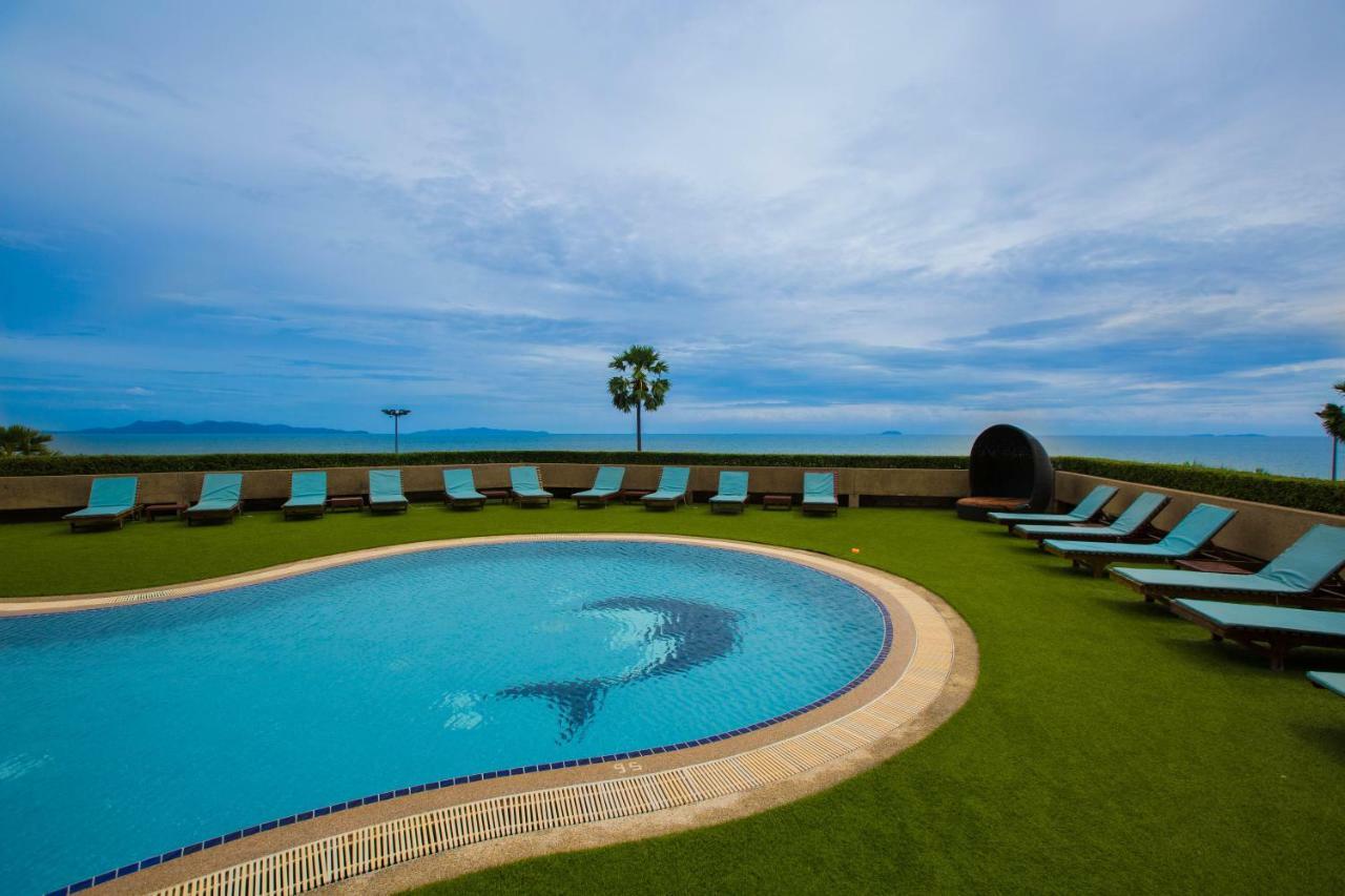 The Circle Residence Praia de Jomtien Exterior foto