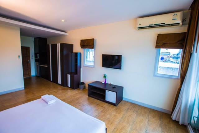 The Circle Residence Praia de Jomtien Exterior foto