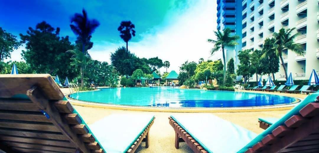The Circle Residence Praia de Jomtien Exterior foto